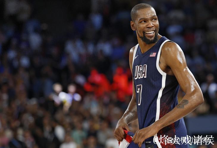 输不起？拒绝采访，詹姆斯提前退场原因找到，谁注意杜兰特举动