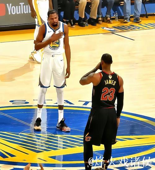 输不起？拒绝采访，詹姆斯提前退场原因找到，谁注意杜兰特举动